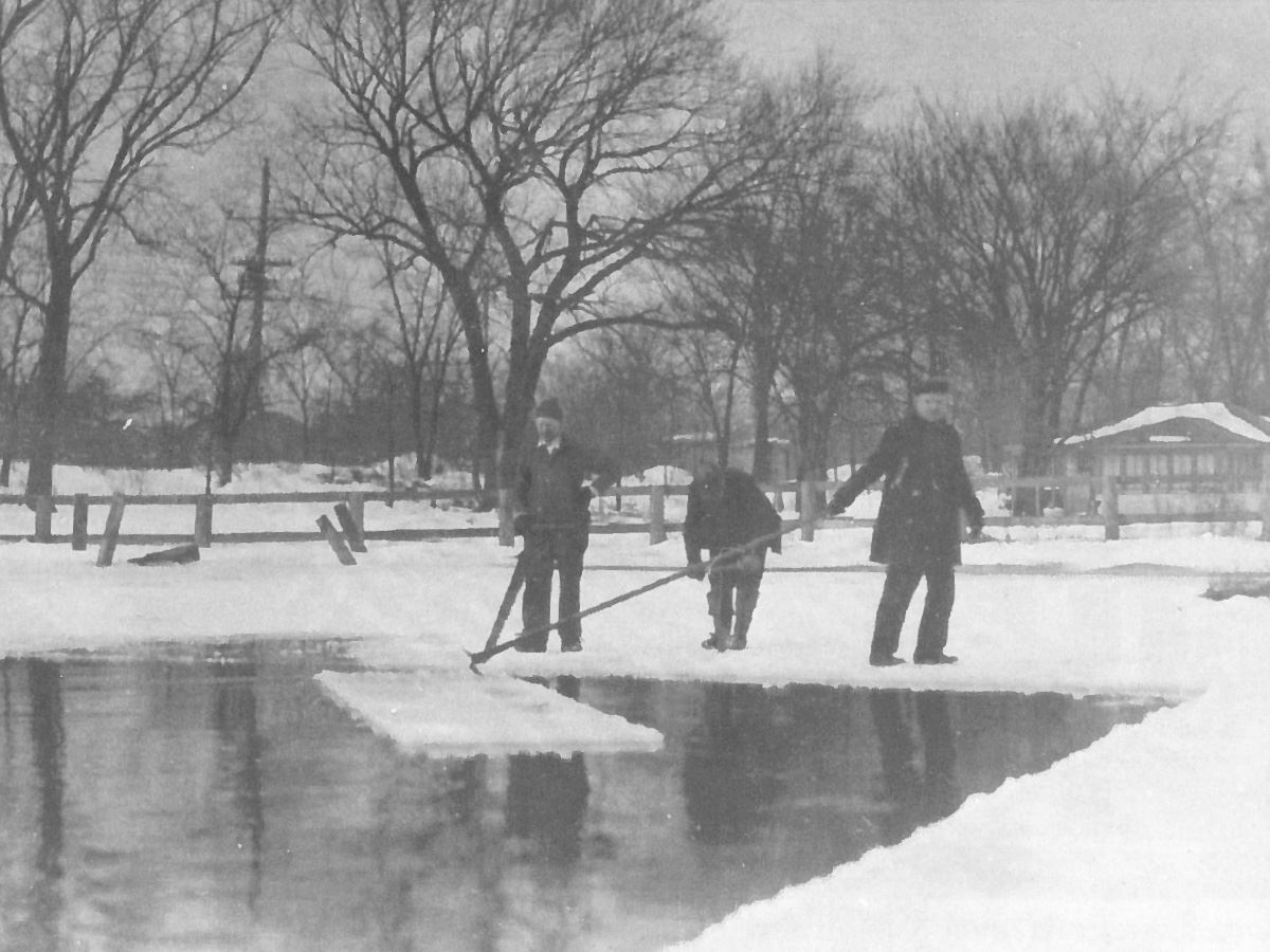 Men harvesting ice in the quarry.